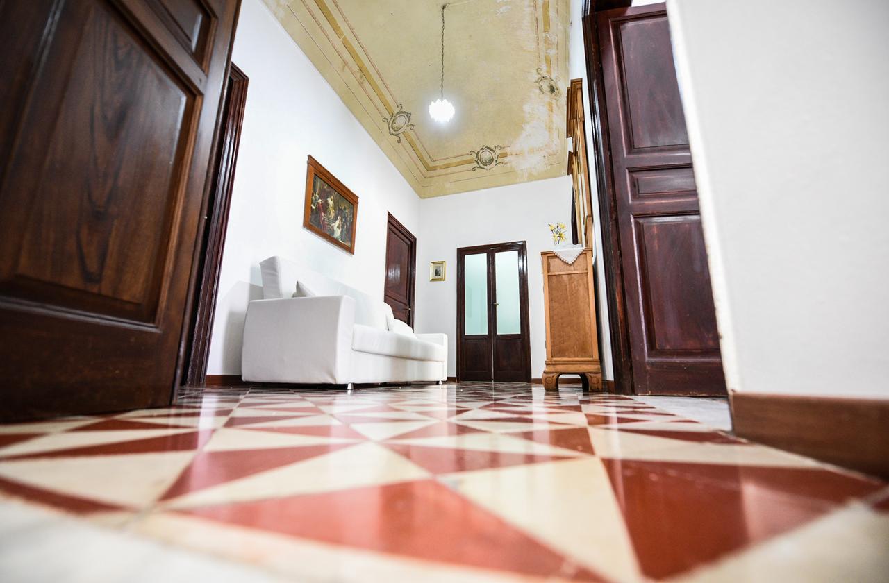 カステッランマーレ・デル・ゴルフォPalazzo Taorminaアパートメント エクステリア 写真